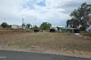 47077 N Fifth St, Ash Fork, AZ 86320 - Photo 4