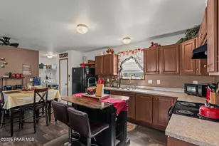 512 W Claessens Dr, Morristown, AZ 85342 - Photo 6