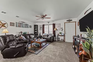 512 W Claessens Dr, Morristown, AZ 85342 - Photo 4