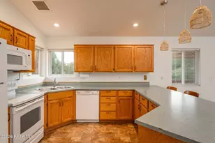 976 N Latigo Ln, Dewey-Humboldt, AZ 86327 - Photo 8