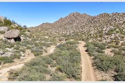 17930 W Lone Ocotillo Trail, Yarnell, AZ 85362 - Photo 2