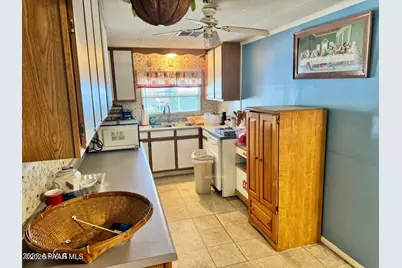 18233 S John Fry Avenue, Peeples Valley, AZ 86332 - Photo 8