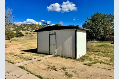 18233 S John Fry Avenue, Peeples Valley, AZ 86332 - Photo 24