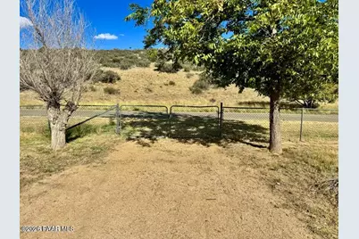 18233 S John Fry Avenue, Peeples Valley, AZ 86332 - Photo 28