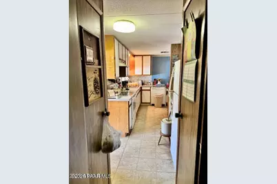 18233 S John Fry Avenue, Peeples Valley, AZ 86332 - Photo 10