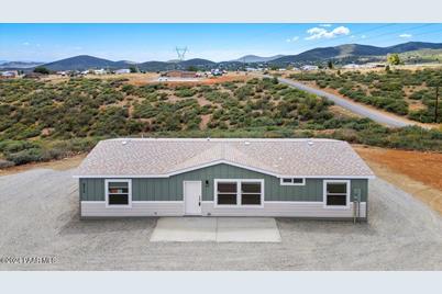 9215 E Chestnut Hill Avenue, Dewey-Humboldt, AZ 86327 - Photo 1