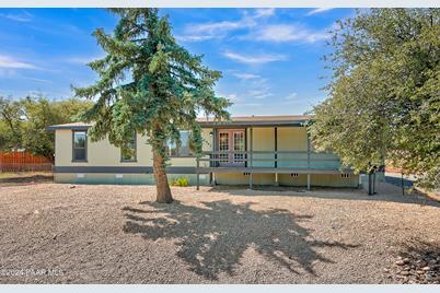 10045 E Durham Road, Dewey-Humboldt, AZ 86327 - Photo 1