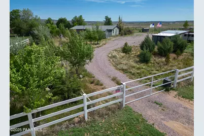 1800 W Slick Horn Alley, Paulden, AZ 86334 - Photo 1
