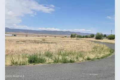 5913 N Hill Drive, Prescott Valley, AZ 86314 - Photo 1