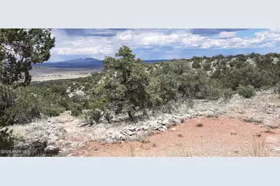 701 W Everwood Trail, Seligman, AZ 86337 - Photo 1