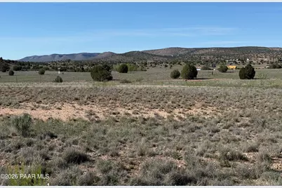 1125 E Cougar Ridge Road, Paulden, AZ 86334 - Photo 1