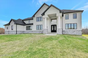 5 Cook Ct, Millstone Township, NJ 08535 - Photo 2