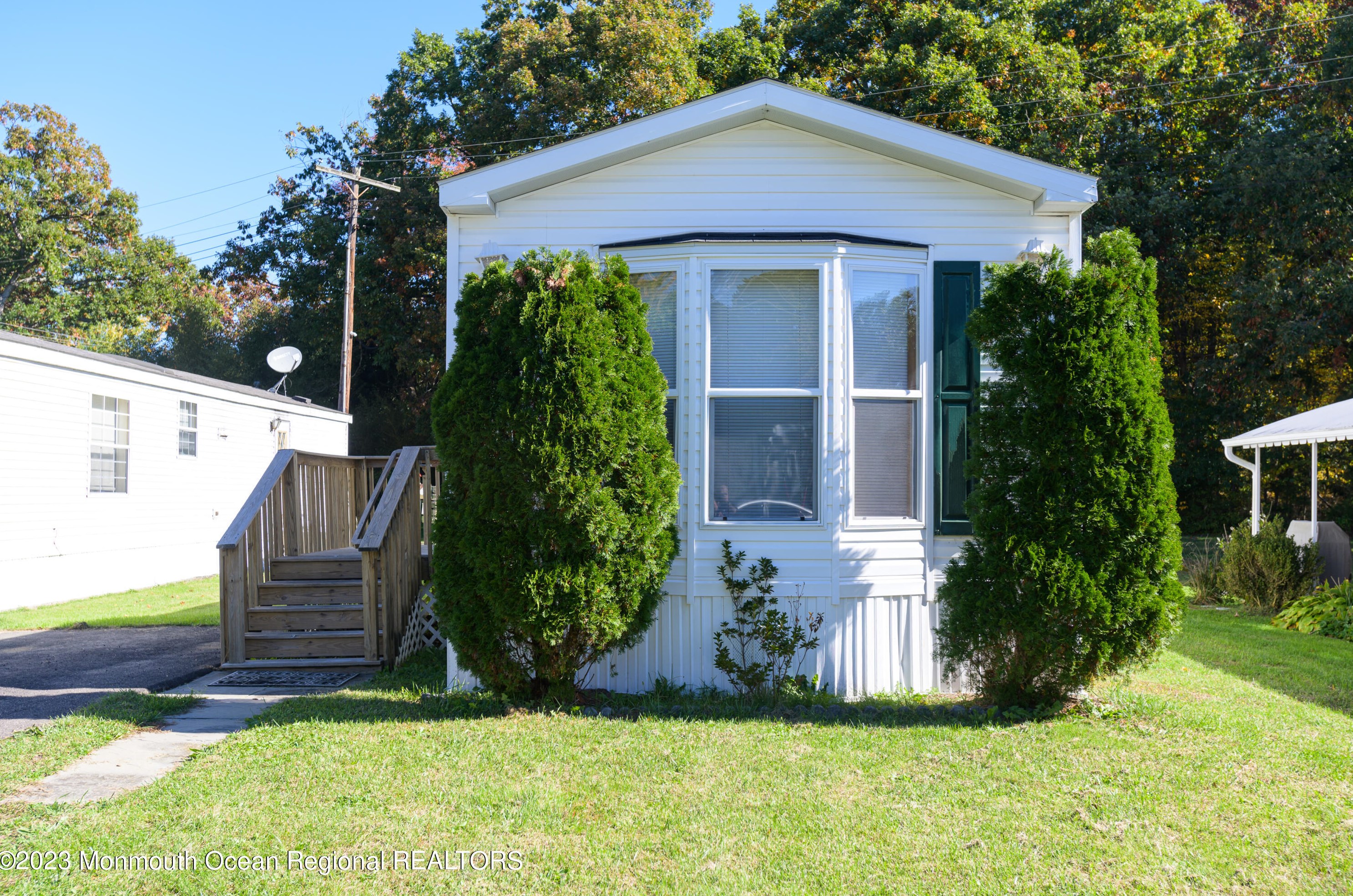 97 Circle Dr, Lakehurst, NJ 08759
