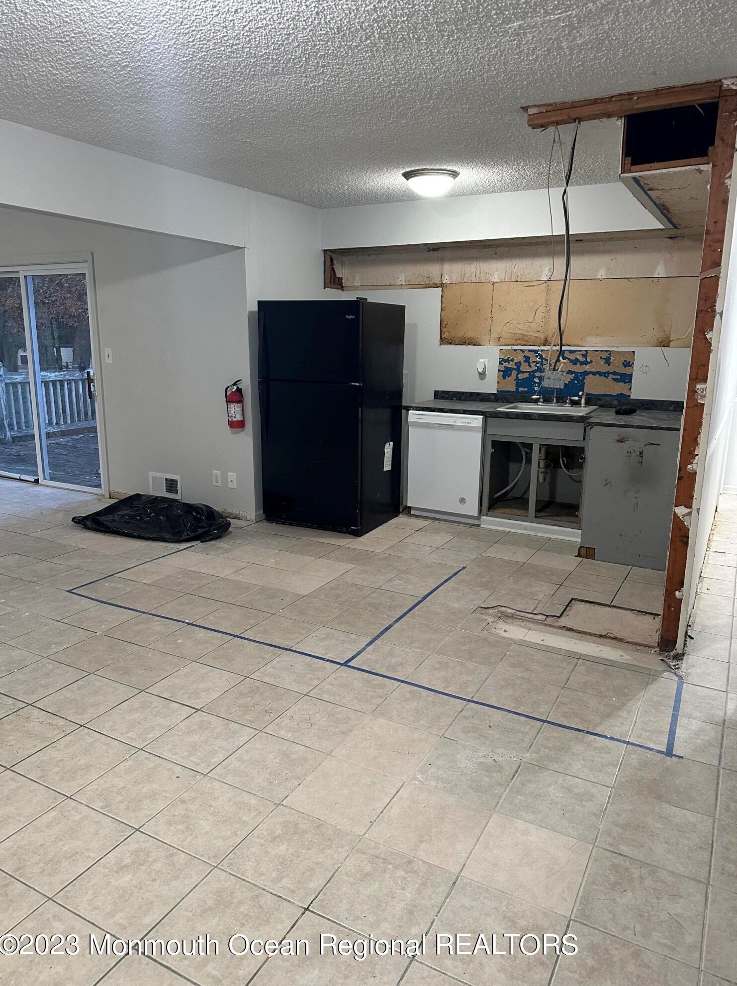 95 Highland Dr, Barnegat Township, NJ 08005-1271