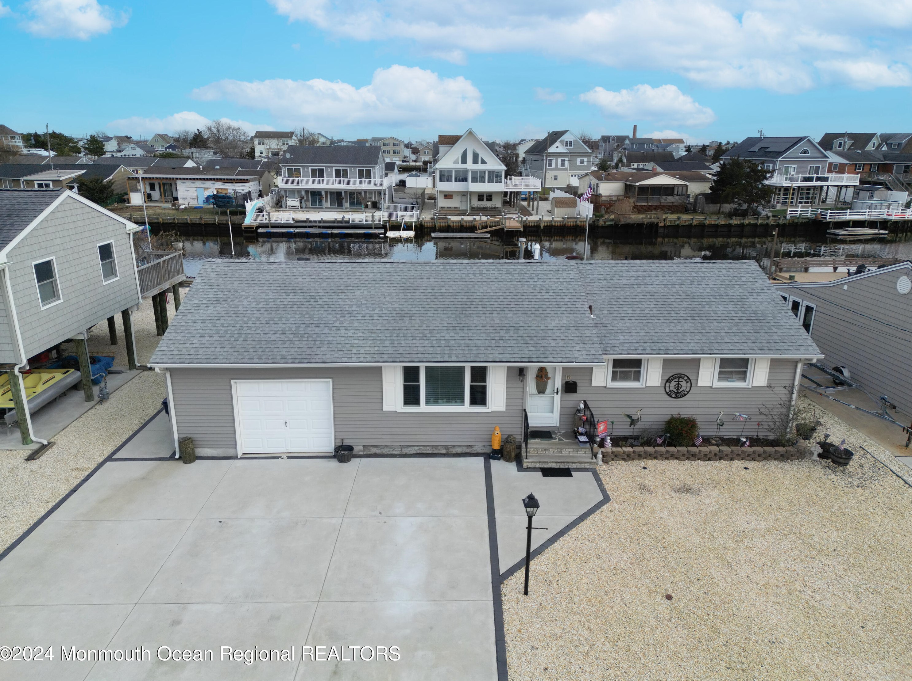 16 Commodore Dr, Tuckerton, NJ 08087-1508