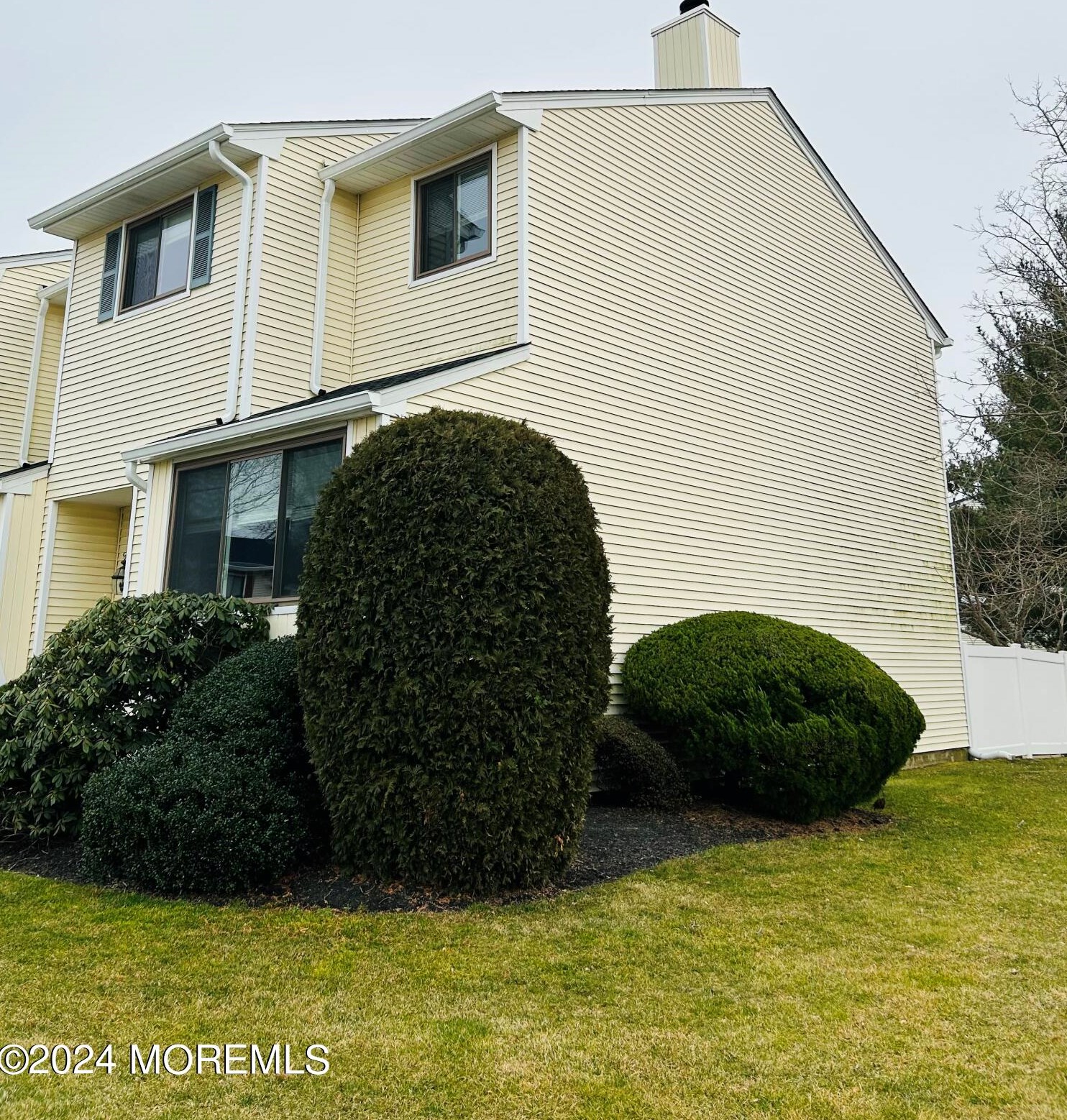 211 Clubhouse Dr, Middletown, NJ 07748