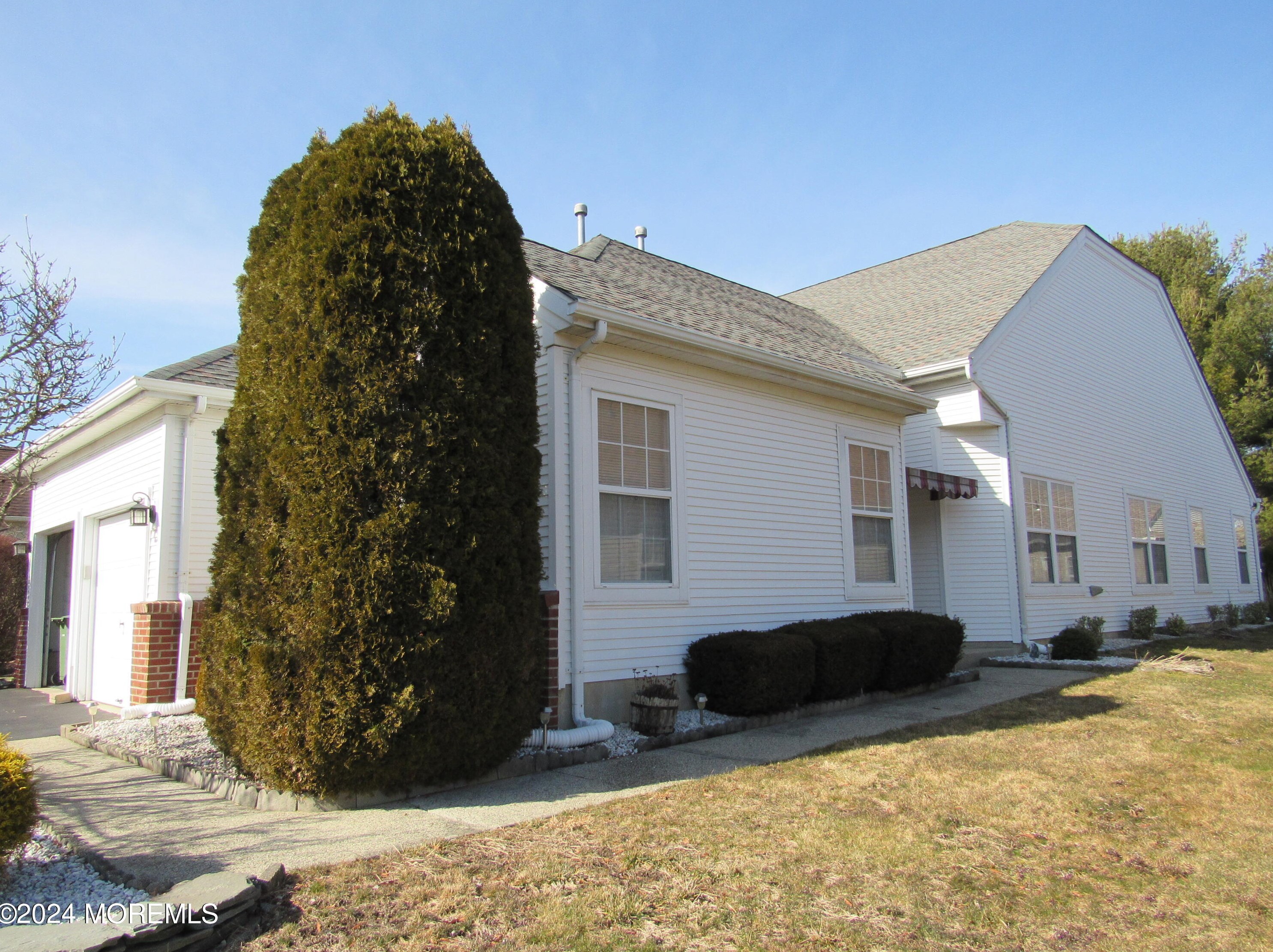 21 Belvedere Dr, Lakehurst, NJ 08759-6028
