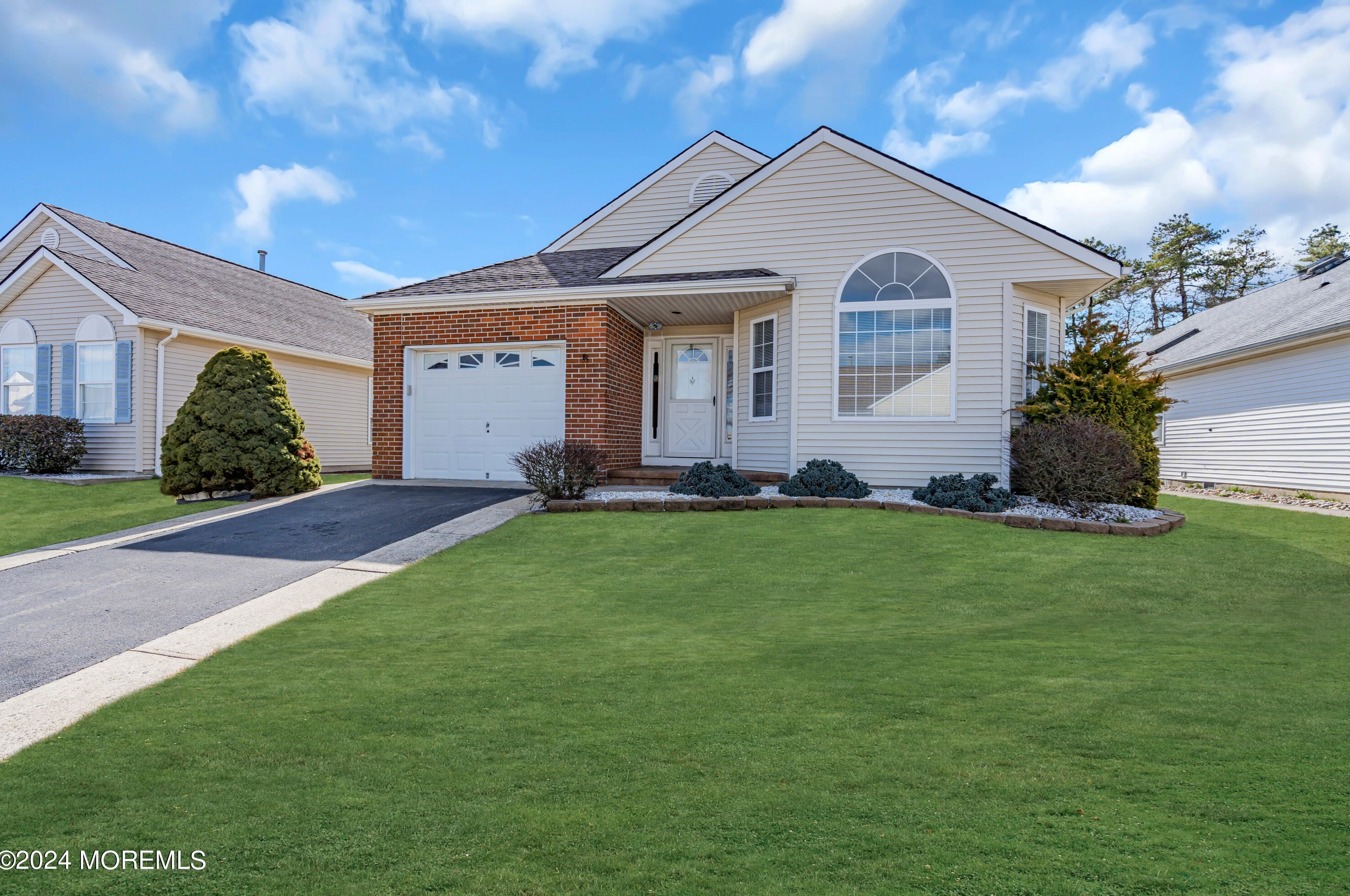 82 Canterbury Ln, Toms River, NJ 08757-6589
