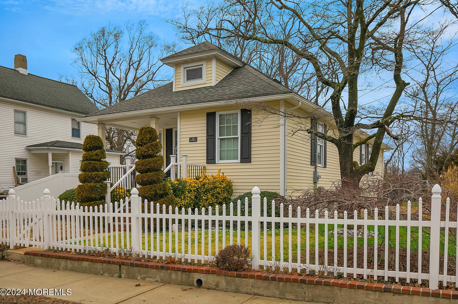 14 Sunset Ave, Tinton Falls, NJ 07701-1408