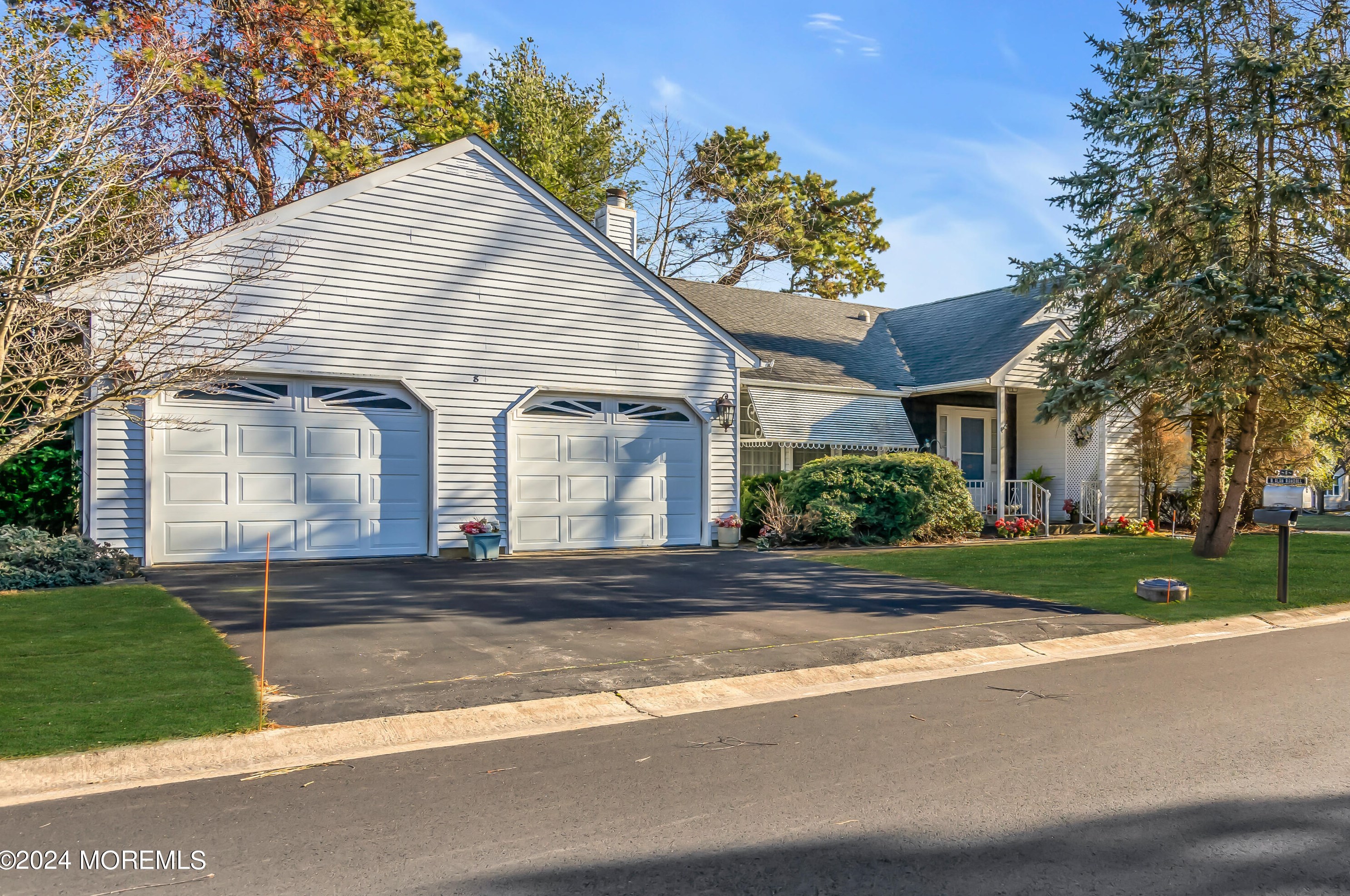 8 Pine Brook Ln, Lakehurst, NJ 08759