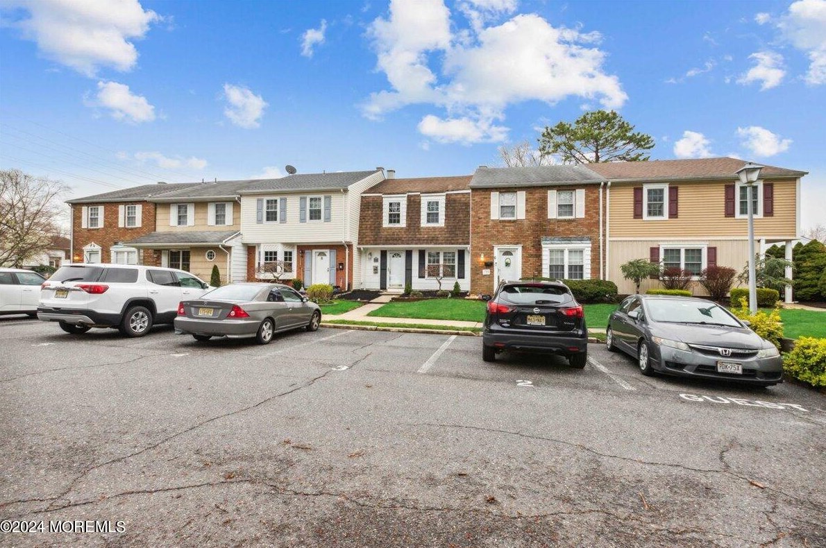 7 Kingsley Way, East Freehold, NJ 07728-1627