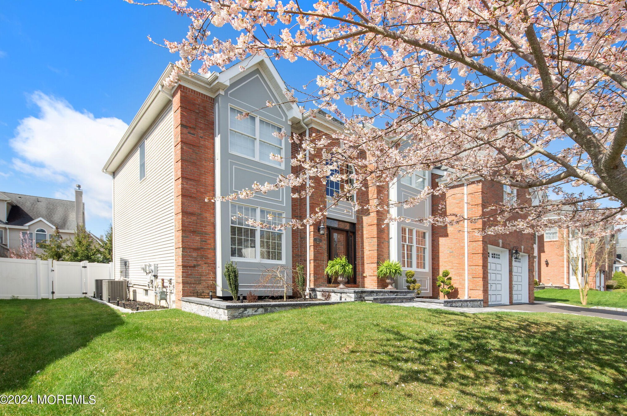 16 Lippincott Dr, Tuckerton, NJ 08087-4048