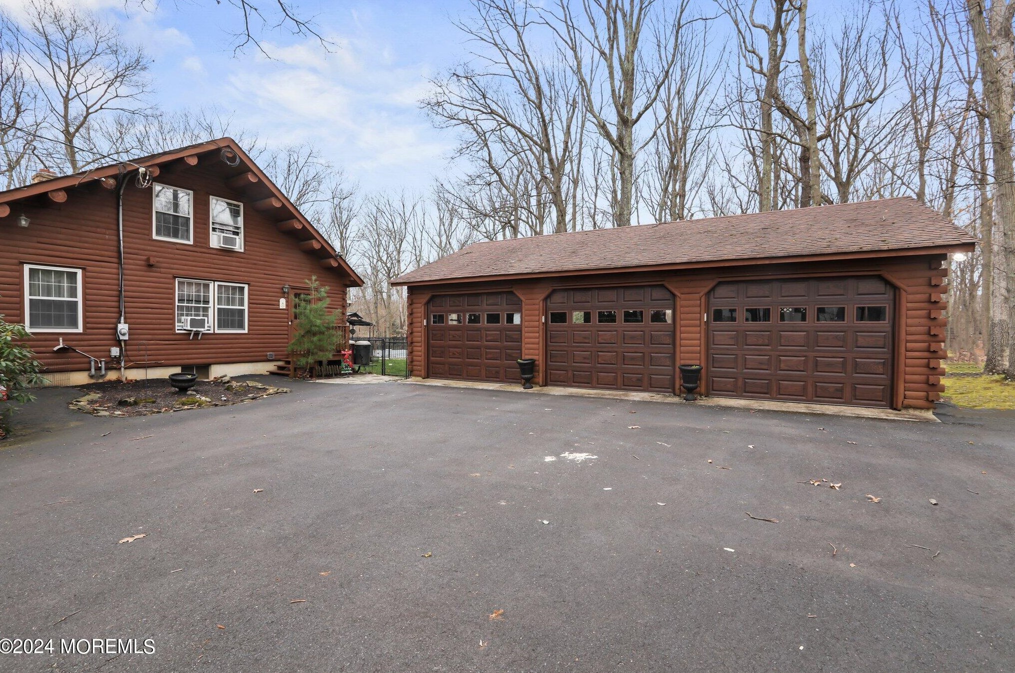 96 Oakland Mills Rd, Millstone Township, NJ 07726