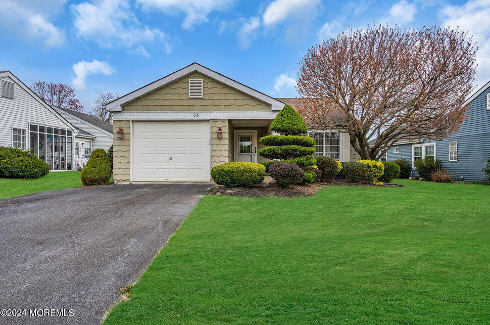 36 Mansfield Ave, Lakehurst, NJ 08759