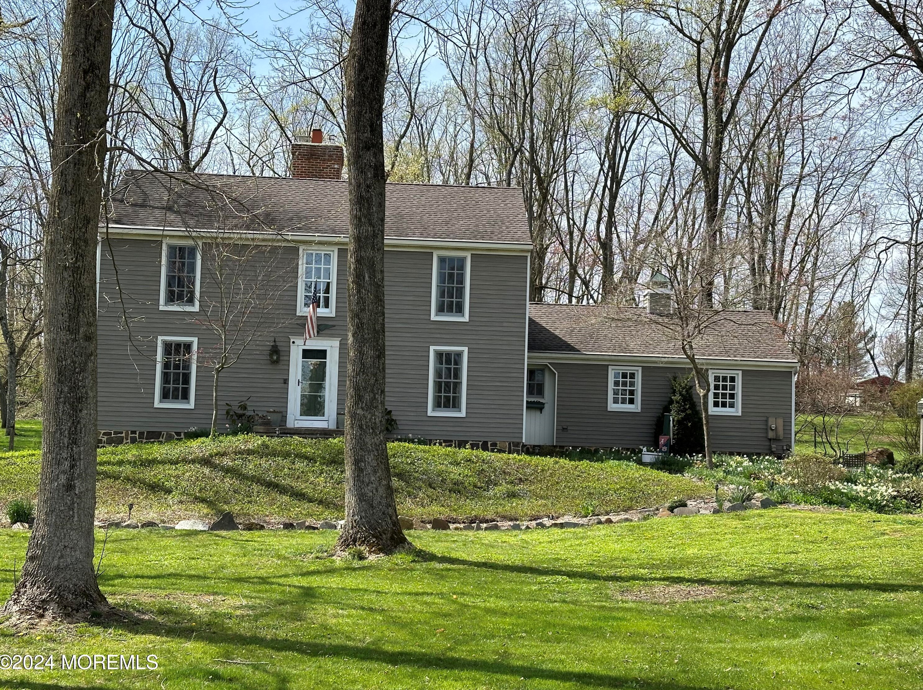4 Hill Rd, Upper Freehold, NJ 08501