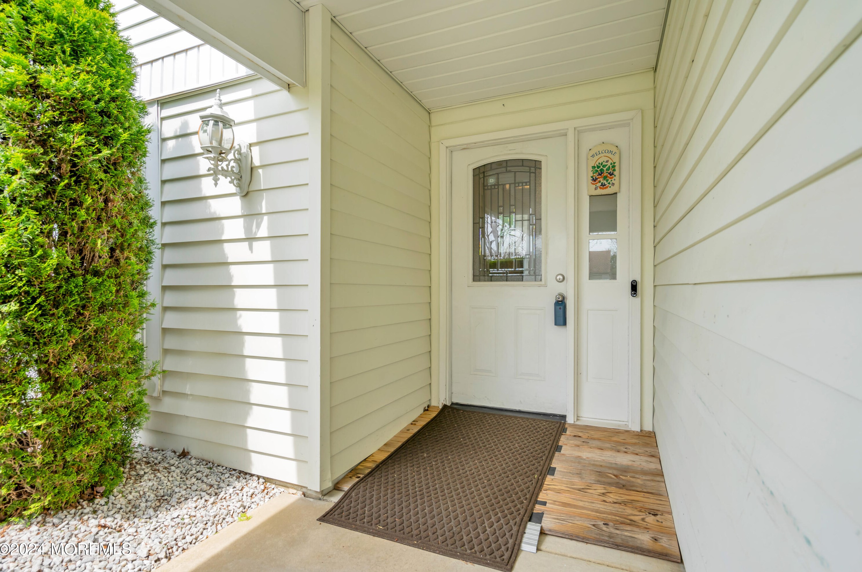 46 Elmswell Ave, Lakehurst, NJ 08759-6804