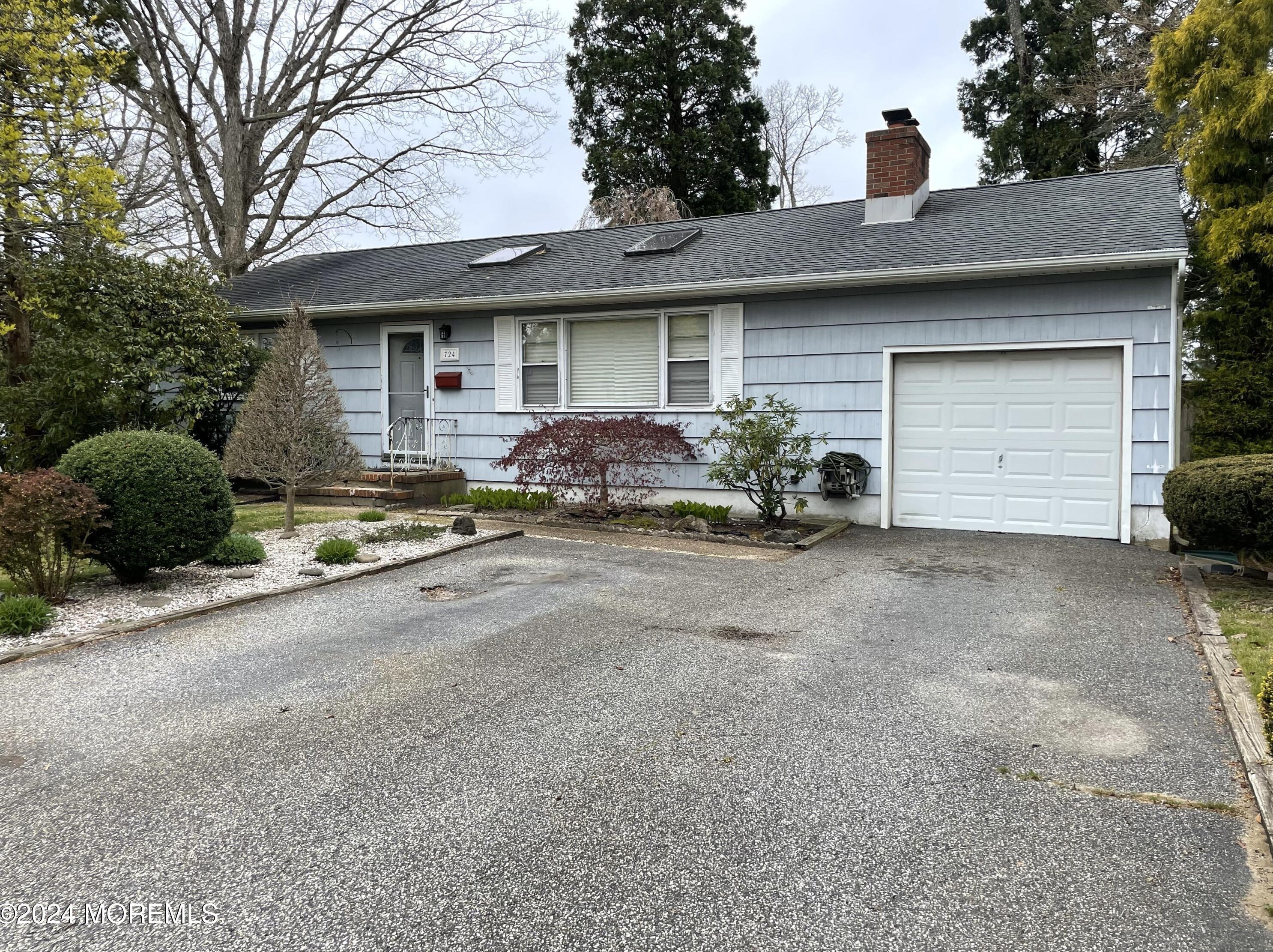 724 Midstreams Rd, Bricktown, NJ 08724