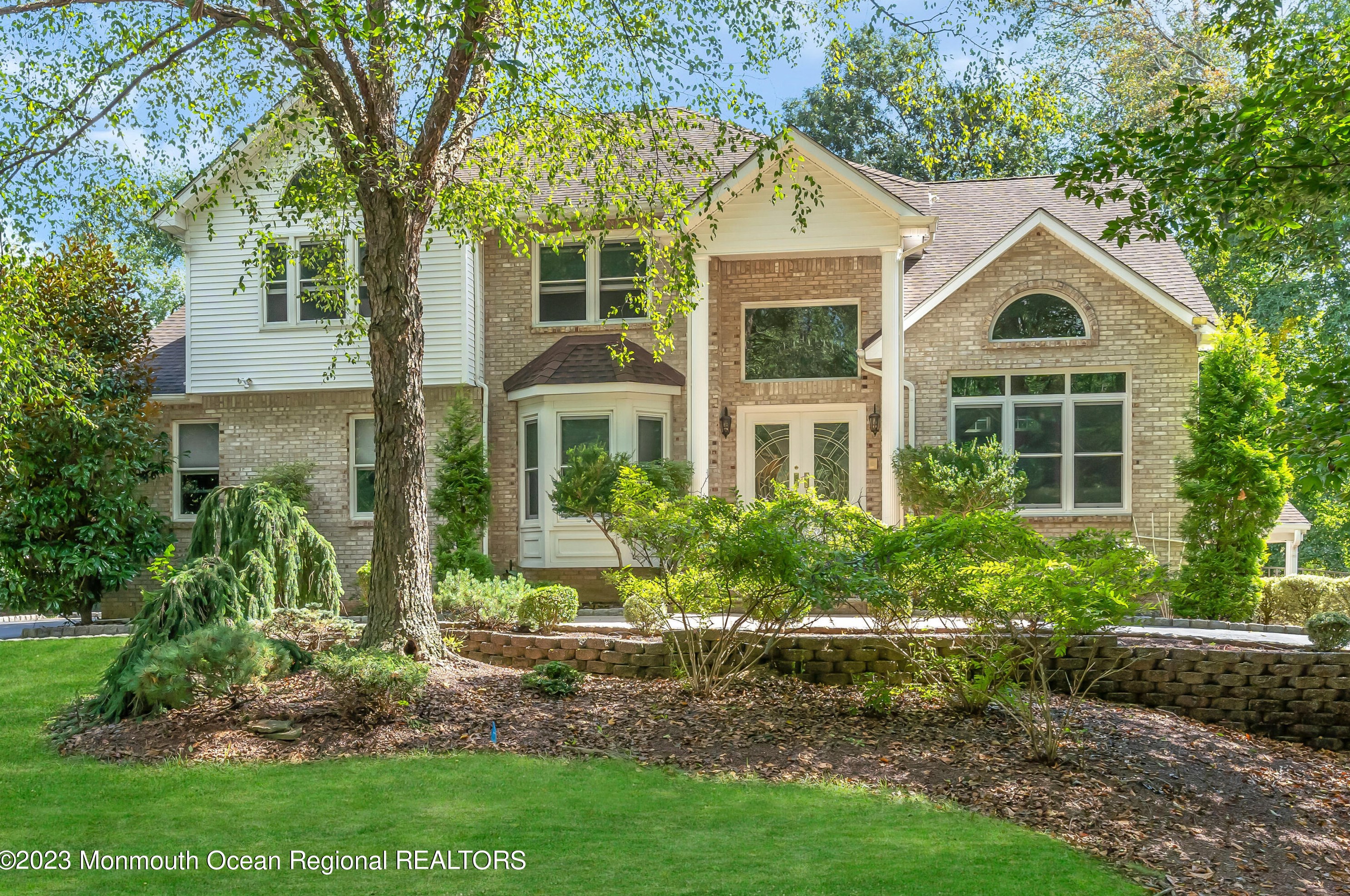 2 Roxbury Ln, Millstone Township, NJ 07726-3573