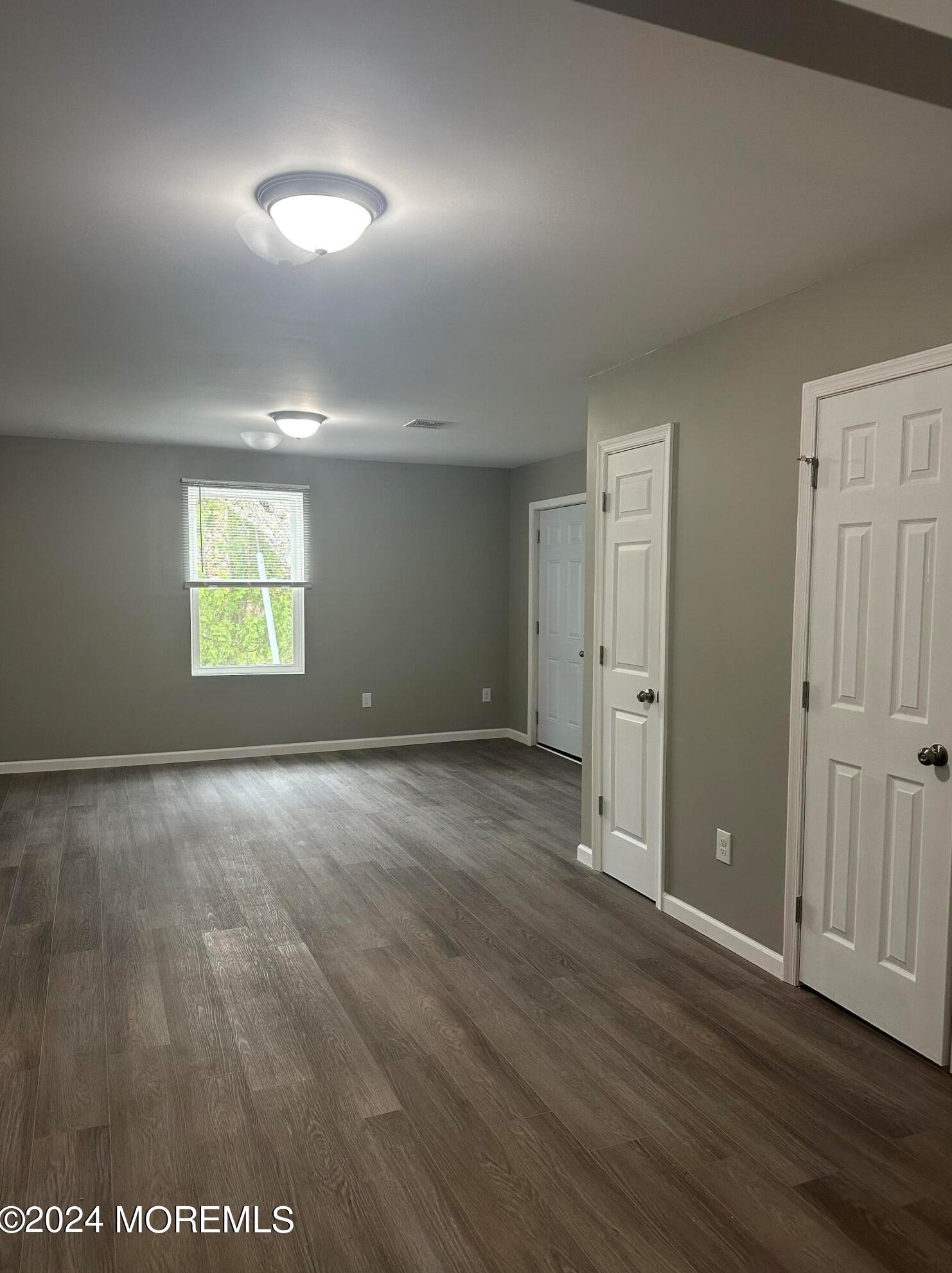 5 Fairway Dr, Tuckerton, NJ 08087