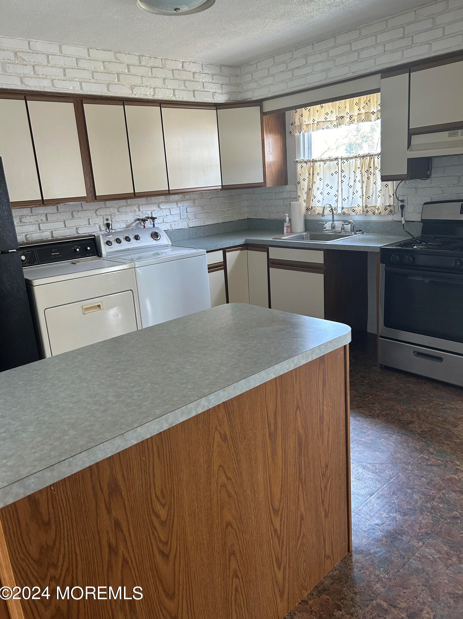 825 Lynnwood Ave, Bricktown, NJ 08723