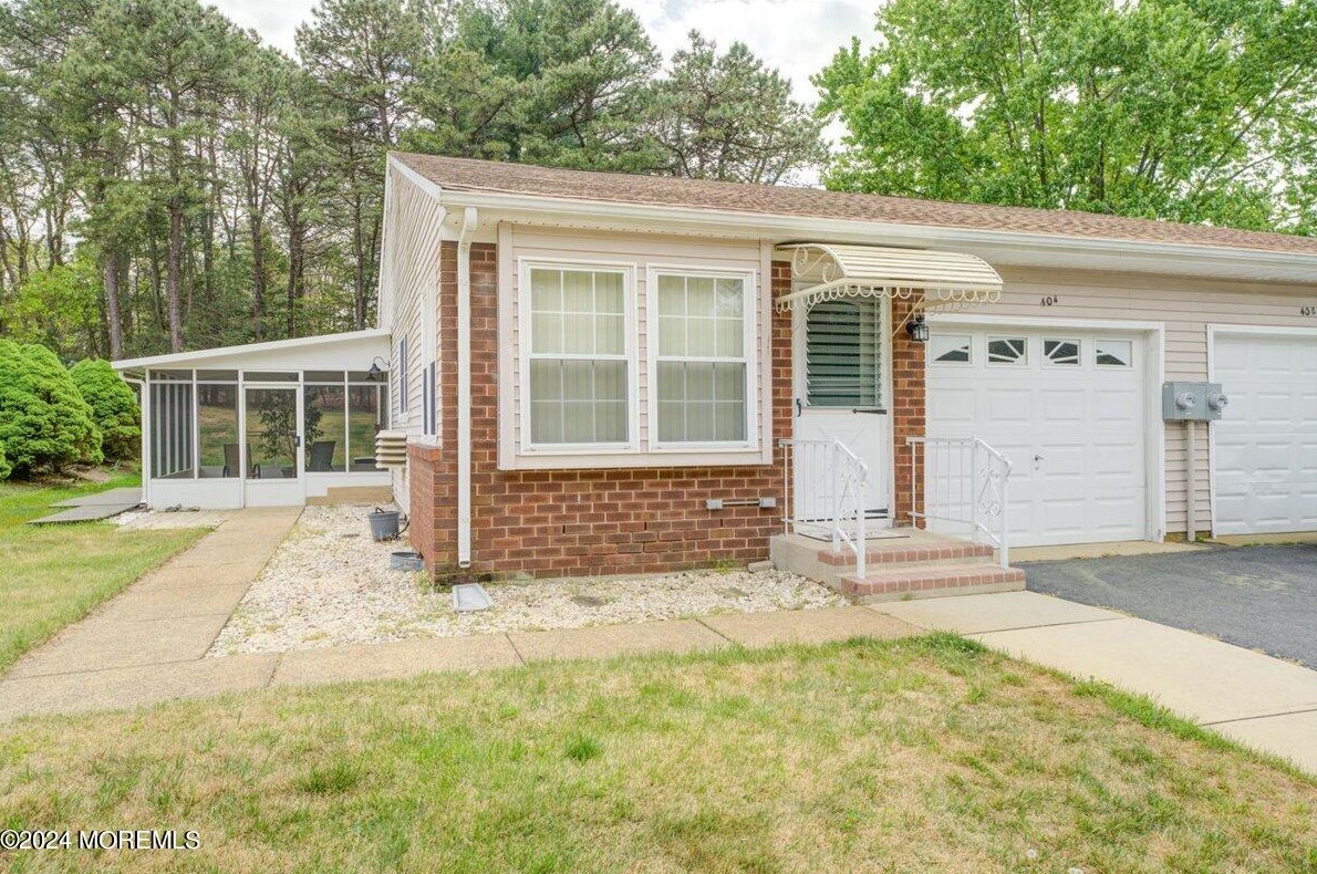 40 Sunset Rd #a, Lakehurst, NJ 08759