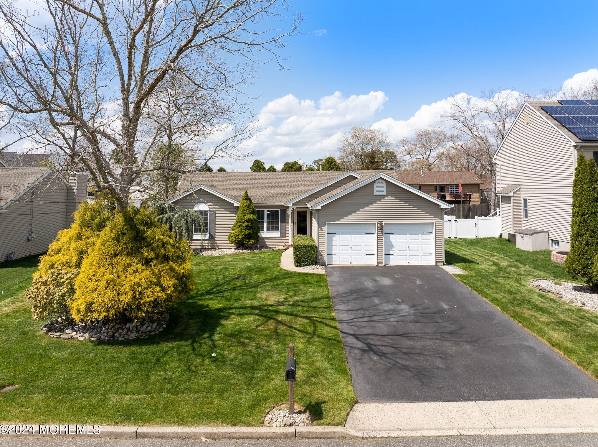 148 Mizzen Ave, Cedar Bonnet Island, NJ 08050