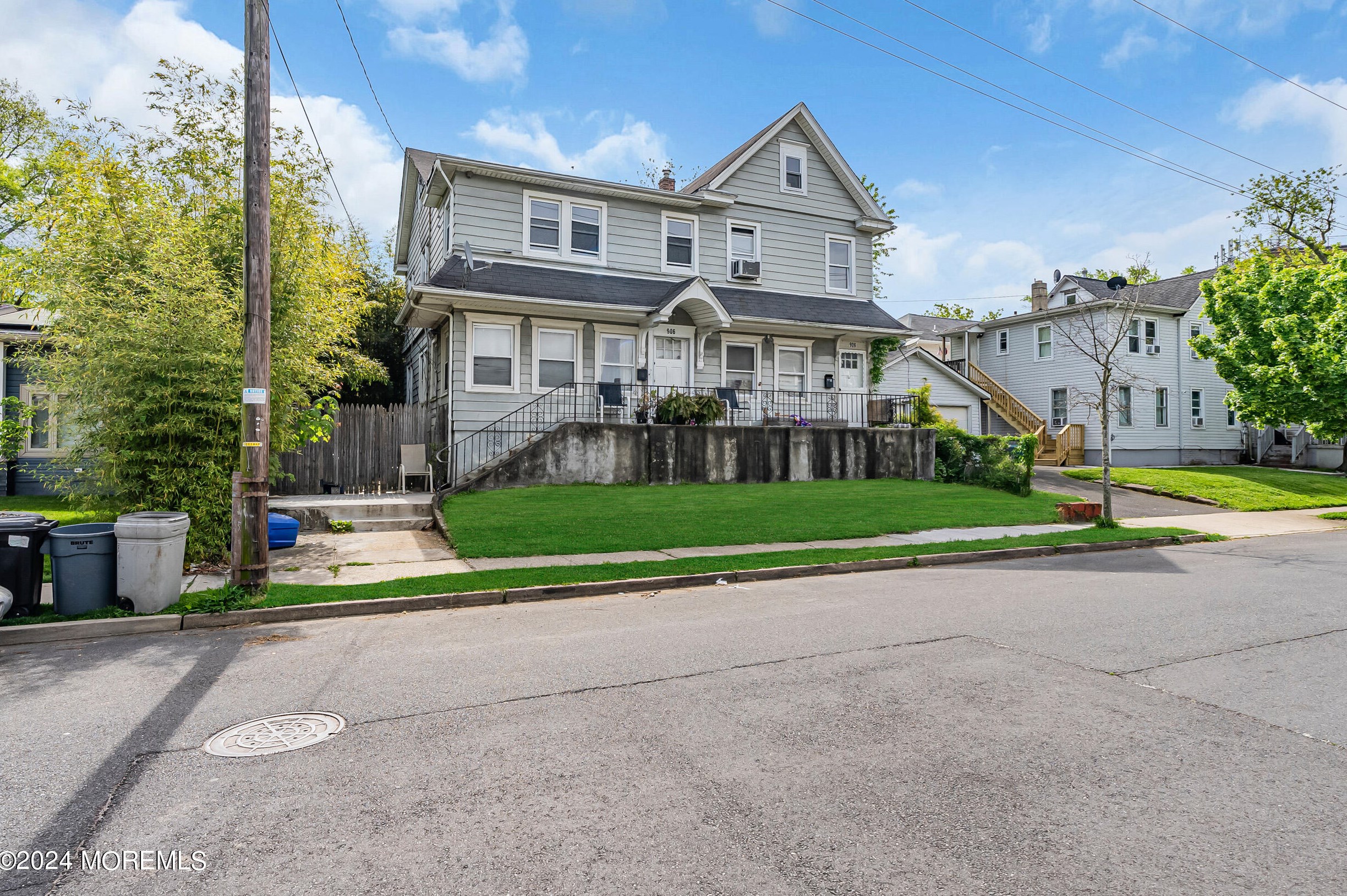 906 Comstock St, Tinton Falls NJ  07712-5814 exterior