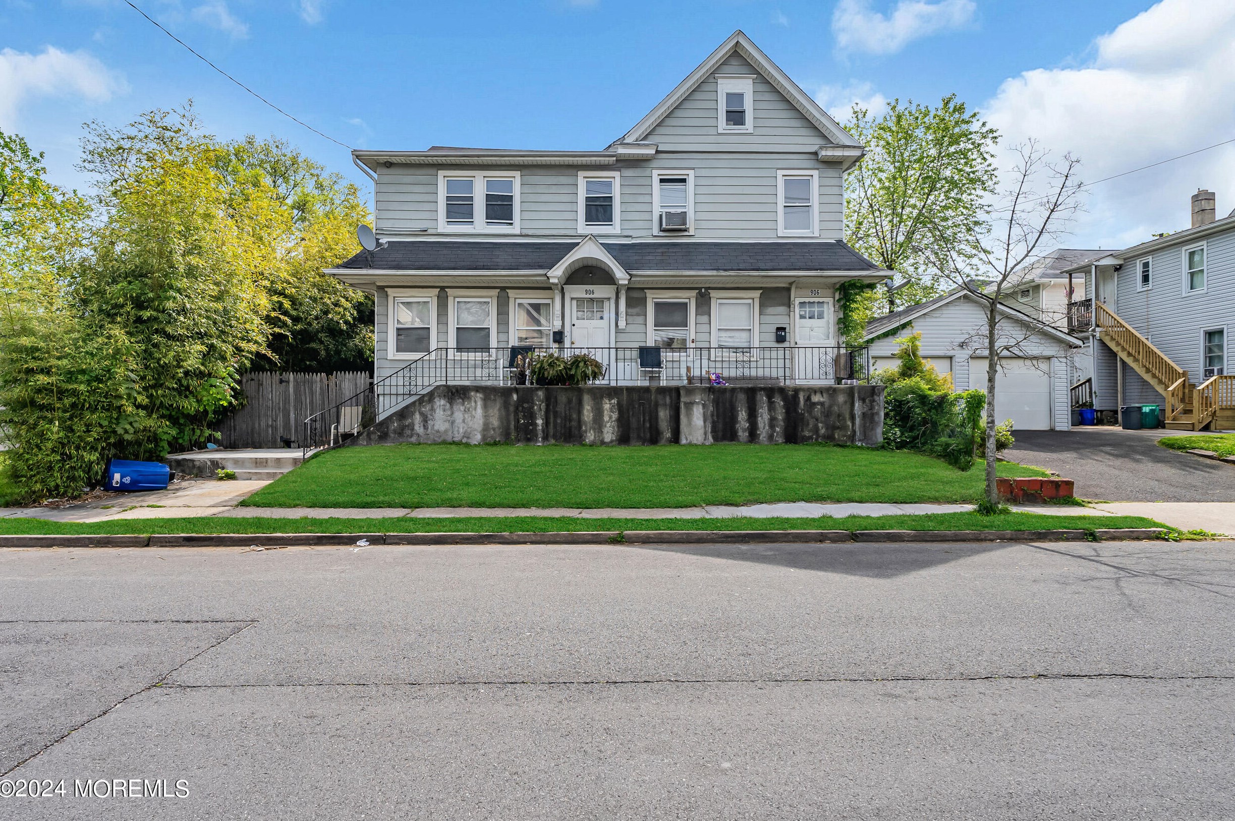 906 Comstock St, Tinton Falls NJ  07712-5814 exterior