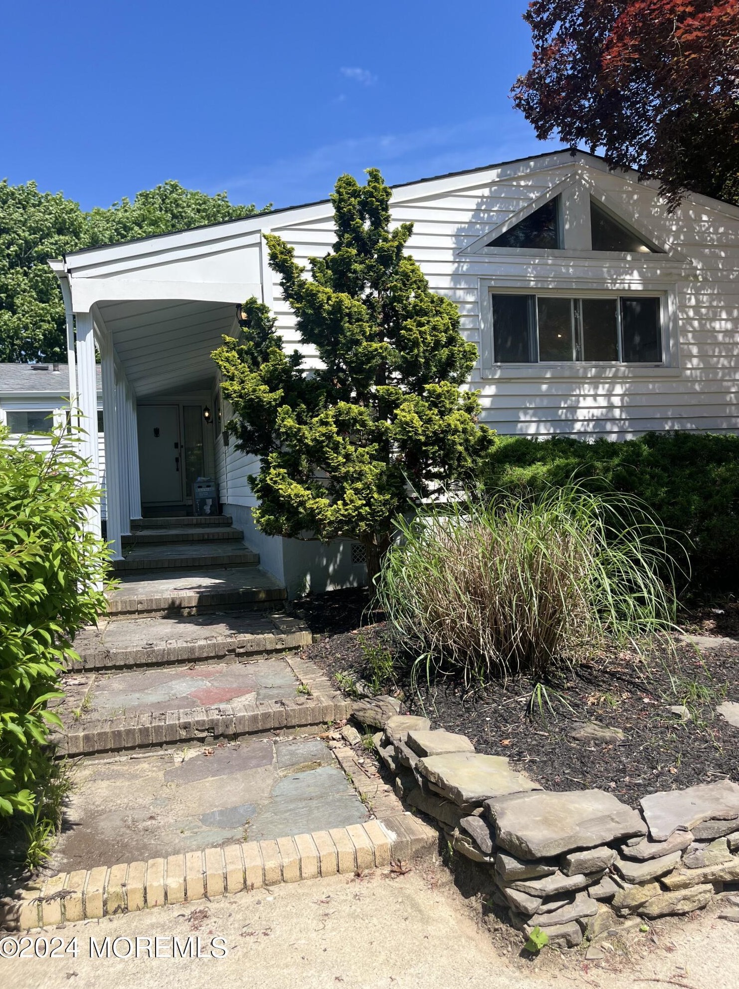 366-368 Beecroft Pl, Oakhurst, NJ 07755