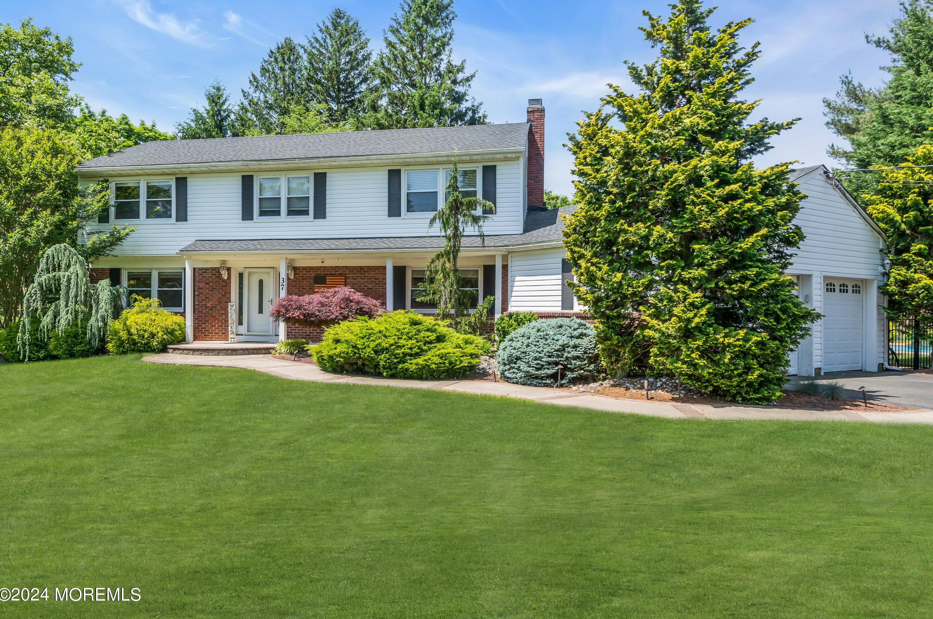 37 Overbrook Dr, East Freehold, NJ 07728-1524