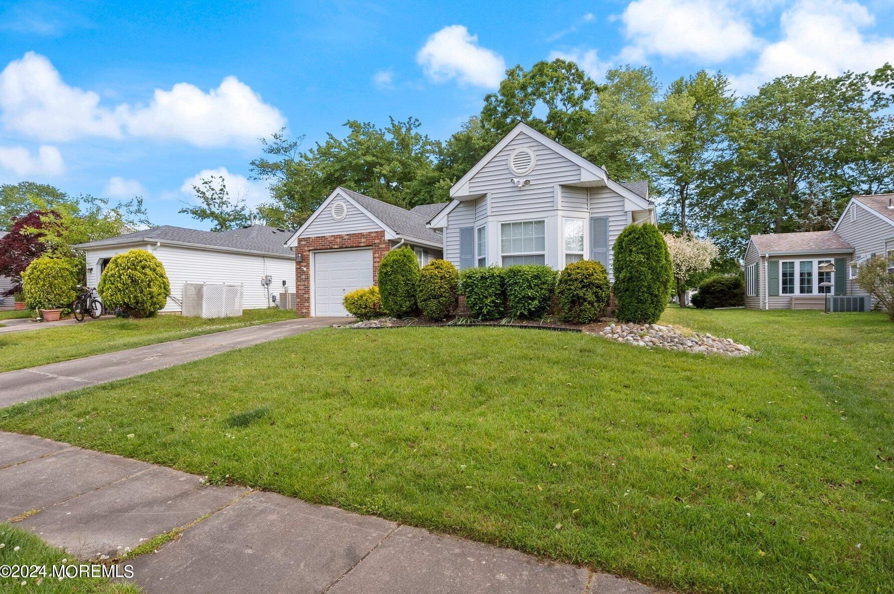 126 Danbury Dr, Tuckerton, NJ 08087-1366