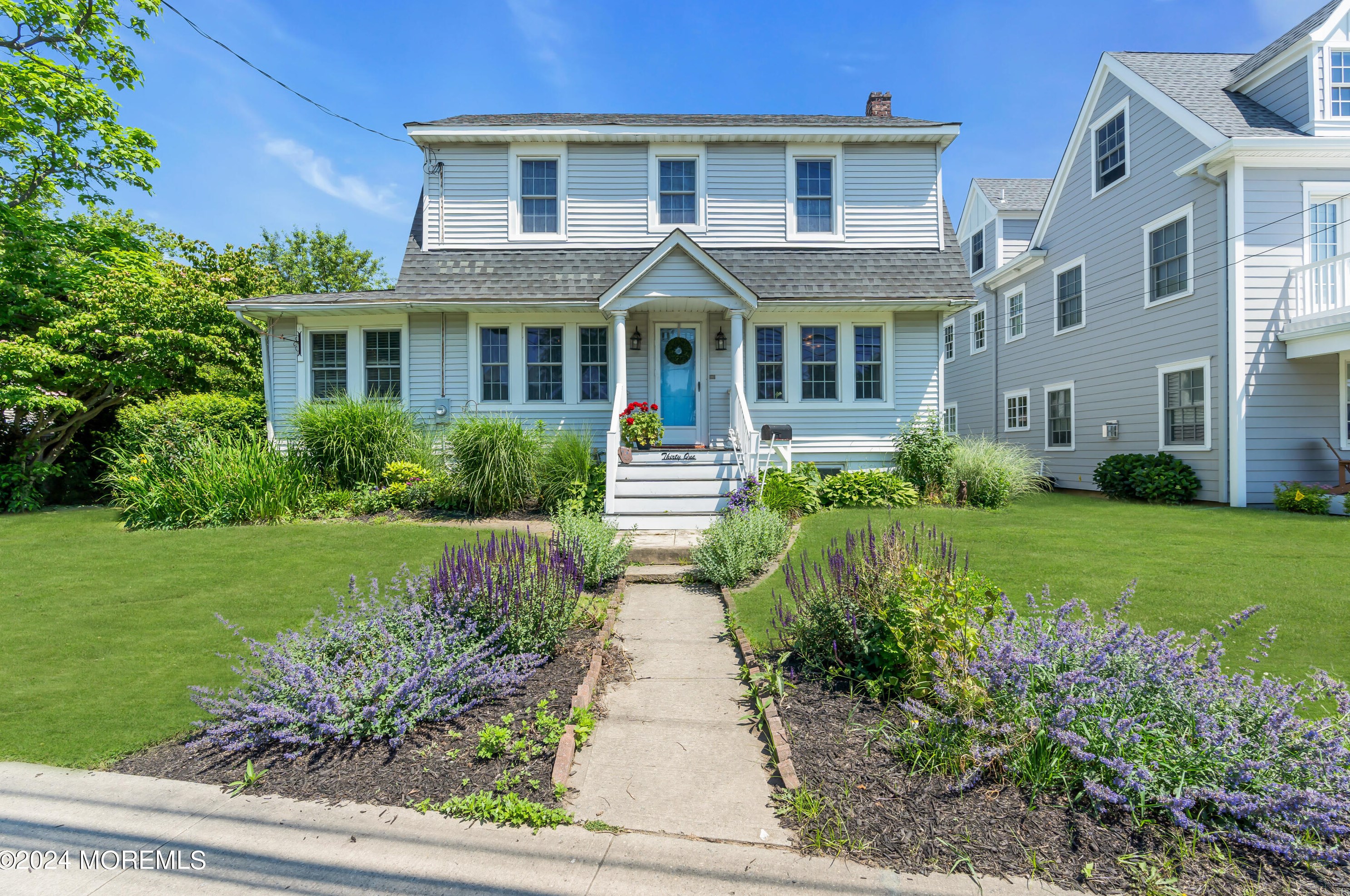 31 Wesley St, Monmouth Beach, NJ 07750