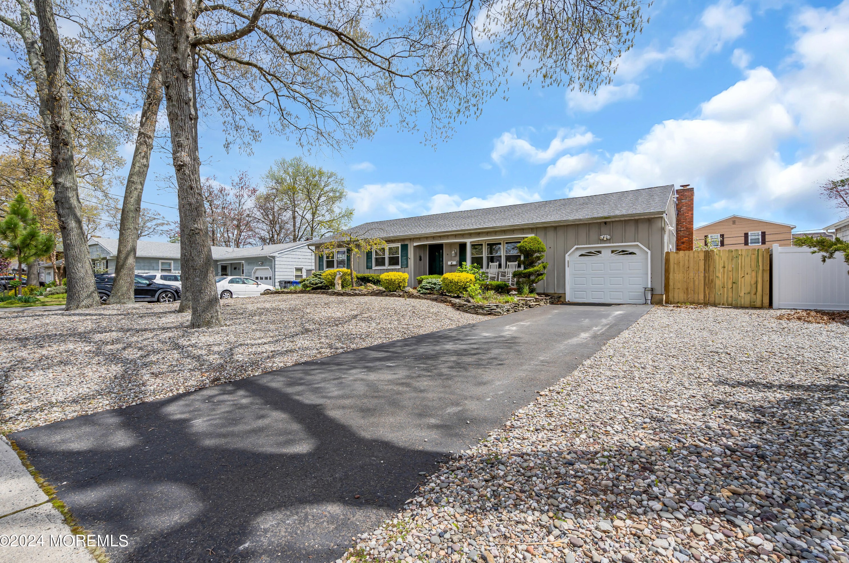 16 Mary Ann Dr, Bricktown, NJ 08723