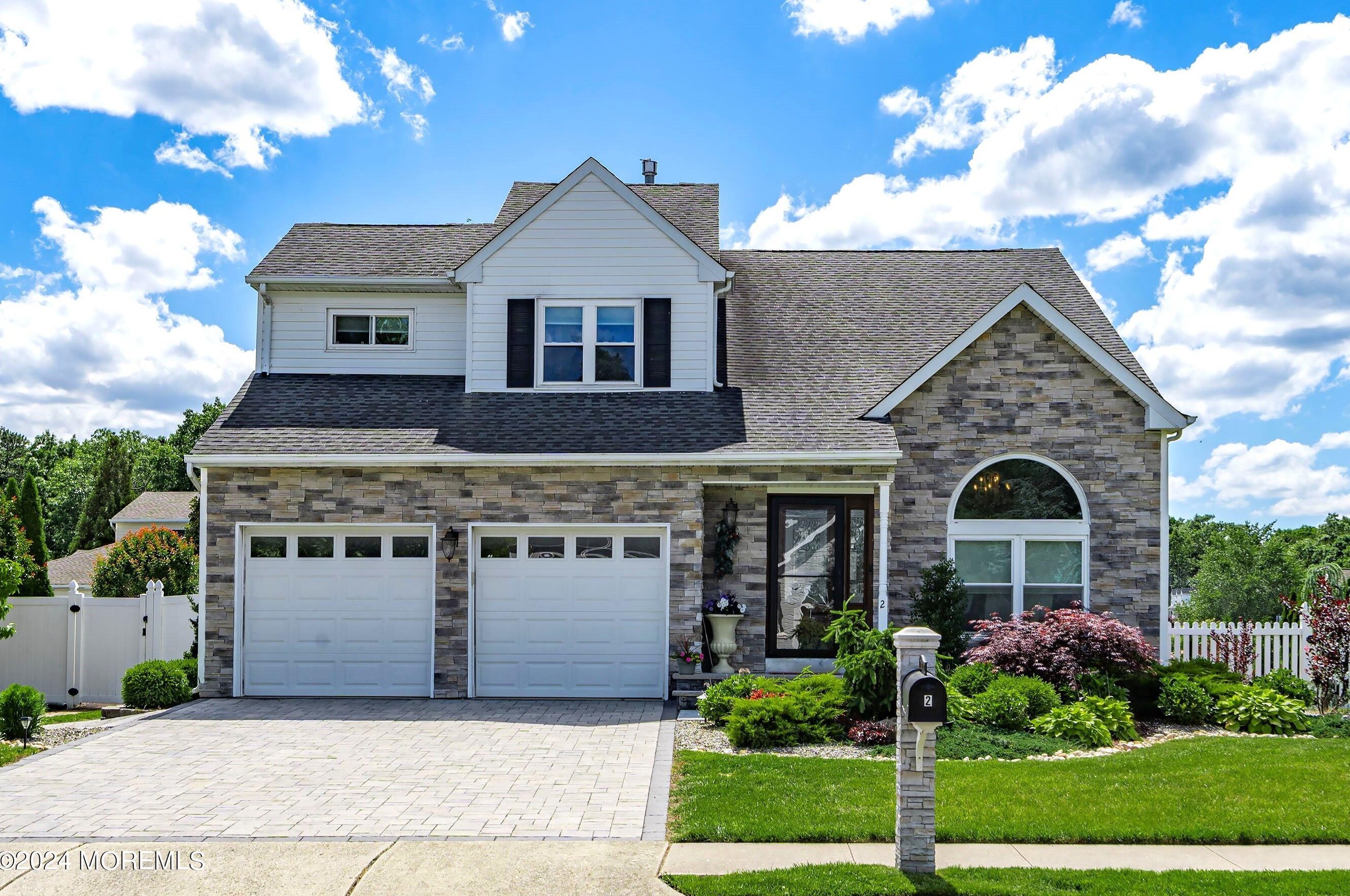 2 Muir Ln, Wall Township, NJ 07731