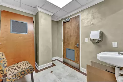 875 Poole Avenue, Hazlet Township, NJ 07730 - Photo 18