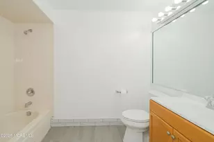 402 Hidden Village Dr, Perth Amboy, NJ 08862 - Photo 20