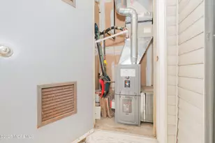 402 Hidden Village Dr, Perth Amboy, NJ 08862 - Photo 16