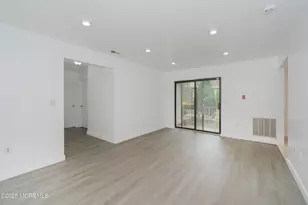 402 Hidden Village Dr, Perth Amboy, NJ 08862 - Photo 14