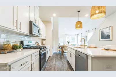 31 Victoria Gardens Square, Neptune Township, NJ 07753 - Photo 12