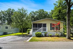 136 Chestnut Dr, Barnegat, NJ 08005 - Photo 4